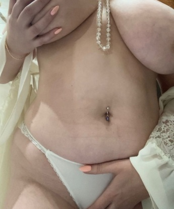 ✨ Опыт и креативность – мои главные козыри. Живу в Москве, и мои услуги доступны только здесь. Мое тело и душа готовы к новым и ярким приключениям. 🔥 Разнообразие моих услуг потрясает – с нежным эротическим массажем я смогу расслабить тебя до небес, а мои незабываемые фантазии и игры подарят тебе незабываемые ощущения. Мои отзывы – подтверждение моей высокой квалификации и умения порадовать тебя. 💋 Сногсшибательные фото на моей странице помогут тебе сделать правильный выбор. Не откладывай встречу со мной, я жду тебя для уникальных моментов удовольствия! 😉 Инна